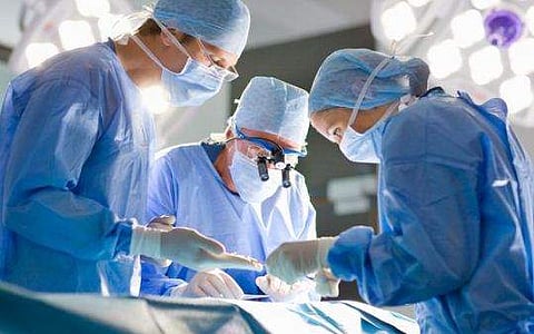 ഷംസ പുഞ്ചിരിക്കുന്നു പൂക്കളുടെ ഗന്ധമറിഞ്ഞ്...വെടിയേറ്റ് തകര്‍ന്ന ആ മൂക്ക് തുന്നിക്കൂട്ടാന്‍ ഡോക്ടര്‍മാരെ സഹായിച്ചത് ശുശ്രുത സംഹിത