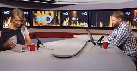 ചാനല്‍ ചര്‍ച്ചയ്ക്കിടെ ബ്രാന്‍ഡ് അംബാസിഡര്‍ ഉപയോഗിച്ചത് '  ആപ്പിള്‍ ഐ ഫോണ്‍' ; നാണം കെട്ട് സാംസങ്, ഒടുവില്‍ 12 കോടി രൂപ പിഴ ശിക്ഷ  (വീഡിയോ)