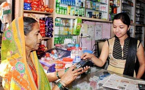 ആളുകള്‍ സാധനങ്ങള്‍ കടം വാങ്ങുന്ന നാട്ടില്‍ സൈ്വപ് മെഷിന്‍ എന്തിനാണ്? രാജ്യത്തെ ആദ്യ ഡിജിറ്റല്‍ ഗ്രാമം കറന്‍സിയില്‍ തന്നെ!