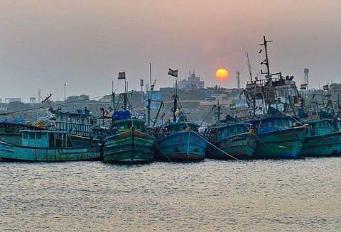 ഗജ ചുഴലിക്കാറ്റ് തീരത്തോടടുക്കുന്നു: തമിഴ്‌നാട്ടില്‍ കനത്ത ജാഗ്രത