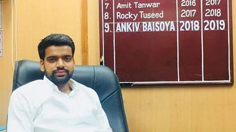 വ്യാജബിരുദ സർട്ടിഫിക്കറ്റ് : എബിവിപി നേതാവ് ഡൽഹി സർവകലാശാല യൂണിയൻ പ്രസിഡൻറ് സ്ഥാനം രാജിവെച്ചു