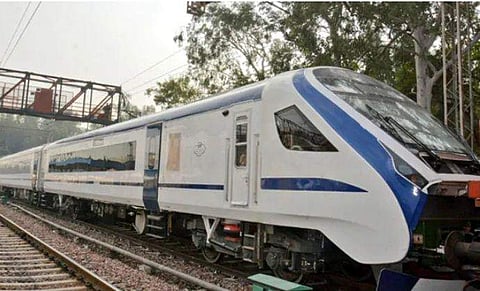 ജനശതാബ്ദിക്ക് പകരം ഇനി എഞ്ചിനില്ലാത്തീവണ്ടികള്‍; 'ട്രെയിന്‍ 18' ട്രയൽ റൺ ഇന്ന് 