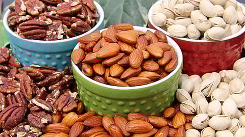 റെഡ്മീറ്റിന് പകരം നട്‌സ്? ഇത്‌ വണ്ണം കുറയ്ക്കാനും സഹായിക്കുമത്രേ...