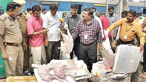 ബിരിയാണിയിലേത് മട്ടൻ തന്നെയോ ? ; ഹോട്ടലുകളിലേക്ക് കൊണ്ടുവന്ന ആയിരം കിലോ പട്ടിയിറച്ചി പിടികൂടി