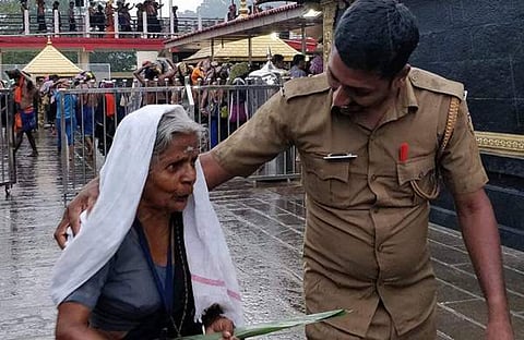 'സഹായം ആഗ്രഹിക്കുന്ന ഓരോ കണ്ണുകള്‍ക്കും മുന്നിലും നിറപുഞ്ചിരിയോടെ ഞാന്‍ അല്ലെങ്കില്‍ മറ്റൊരു കാക്കിധാരി ഉണ്ടാവും'