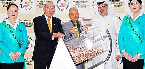 ഭാഗ്യദേവത തുണച്ചു; ദുബൈ ഡ്യൂട്ടിഫ്രീയുടെ 7 കോടി രൂപ മലയാളിക്കും കൂട്ടുകാര്‍ക്കും