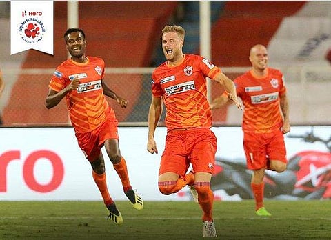 കളി ആഷിഖ് നിയന്ത്രിച്ചു; ആദ്യമായി ഹ്യൂമേട്ടൻ ഇറങ്ങി; സീസണിലെ കന്നി വിജയം പിടിച്ചെടുത്ത് പൂനെ