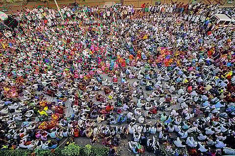 കര്‍ഷക മാര്‍ച്ച് മുംബൈയില്‍; പ്രതിഷേധത്തില്‍ തിളച്ച് വാണിജ്യ നഗരം: ആവശ്യങ്ങള്‍ അംഗീകരിക്കാതെ പിരിഞ്ഞുപോകില്ലെന്ന് കര്‍ഷകര്‍