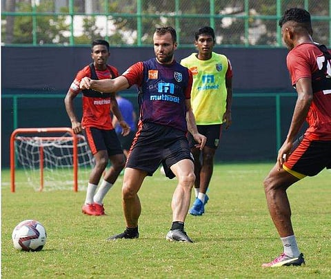 ആരാധകർ പറയുന്നു, വടക്കുകിഴക്കൻമാരെ കിഴുക്കി ബ്ലസ്റ്റാകൂ ബ്ലാസ്റ്റേഴ്സ്... പ്ലീസ്