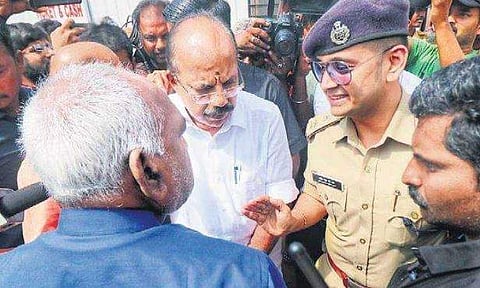 കേന്ദ്രമന്ത്രിയോട് അപമര്യാദയായി പെരുമാറിയിട്ടില്ല; യതീഷ് ചന്ദ്രയ്ക്ക് സംസ്ഥാന സര്‍ക്കാരിന്റെ ക്ലീന്‍ചിറ്റ്; നടപടിയുണ്ടാവില്ല