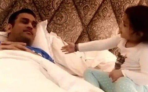 'എപ്പടിയായിറുക്കേ?' ചെന്തമിഴ് പേസി കുഞ്ഞു സിവ, 'നല്ലായിറുക്ക്‌' എന്ന് ധോണി (വീഡിയോ)