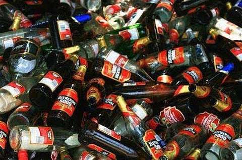 വലിച്ചെറിയല്ലേ, ബിയര്‍ കുപ്പികള്‍; ക്ലീന്‍ കേരളയ്ക്കായി ഹരിത കര്‍മ്മസേനാംഗങ്ങള്‍ എത്തും