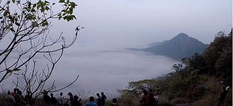 ഇനി ഈ 'മേഘക്കാഴ്ച' കാണാന്‍ കോട്ടപ്പാറയിലേക്ക് വരേണ്ട ; വിസ്മയക്കാഴ്ചയ്ക്ക് വിലക്ക്‌