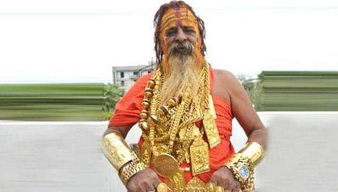 20 കിലോഗ്രാമിന്റെ സ്വര്‍ണം ധരിച്ച് ഗോള്‍ഡന്‍ബാബ; കുംഭമേളയില്‍ ഇത്തവണയും ബാബ തന്നെ താരം