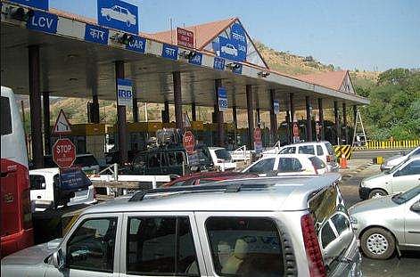 സംസ്ഥാന പാതകളിലെ ടോള്‍ പിരിവ് പൂര്‍ണമായി നിര്‍ത്തലാക്കി