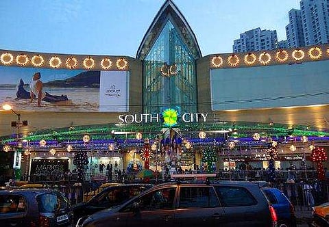 'ഇത് നിങ്ങളുടെ വീടല്ല, ടോയ്‌ലറ്റില്‍ പോയി മുലയൂട്ടൂ'; ബ്രസ്റ്റ് ഫീഡിങ് റൂം ചോദിച്ച യുവതിയെ അപമാനിച്ച് ഷോപ്പിങ്മാള്‍, ഒടുവില്‍ മാപ്പ് പറച്ചില്‍