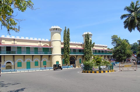 ഭൂമിയിലെ നരകം: ബൈജു എന്‍. നായര്‍ എഴുതുന്നു