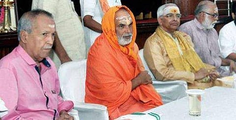 സര്‍ക്കാരിനും കോടതിക്കും 'നല്ലബുദ്ധി' വരുത്തണേ..ഗണപതി ഹോമവുമായി ഹൈന്ദവ ധര്‍മ ആചാര്യസംഘം