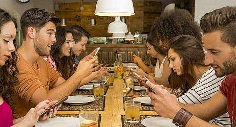 വൈഫൈ കിട്ടാതെയാകുമ്പോള്‍ ഫോണ്‍ എറിഞ്ഞ് പൊട്ടിക്കാന്‍ തോന്നാറുണ്ടോ? എങ്കില്‍ ശ്രദ്ധിക്കൂ...