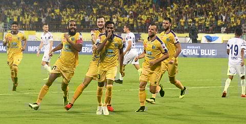 ഒന്നൊന്നര തിരിച്ചു വരവ് വേണം, ബംഗളൂരുവിനെ തറപറ്റിക്കണം; കൊച്ചിയില്‍ ഇന്ന് ആവേശപ്പോര്‌