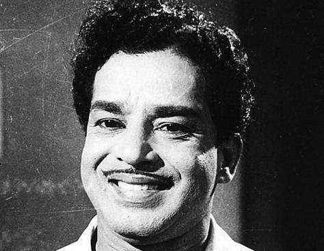 'സത്യന്‍ മാഷുടുപ്പിച്ച ആ തോര്‍ത്ത് പിന്നെ ആരും അഴിച്ചില്ല, മാറാത്ത ആചാരങ്ങള്‍ എല്ലാം മാറ്റണം'; ഒരു മകന്റെ കുറിപ്പ് വൈറലാകുന്നു