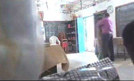 ക്ലാസ് മുറി മറന്ന് അധ്യാപകര്‍ ; പ്രണയ ലീലകള്‍, ചുംബനം, വീഡിയോ വൈറല്‍