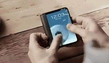 മടക്കിയാല്‍ സ്മാര്‍ട്ട്‌ഫോണ്‍, തുറന്നാല്‍ ടാബ്ലറ്റ്; വിപണി തിരിച്ചു പിടിക്കാന്‍ സാംസങ് എത്തുന്നു (വീഡിയോ) 