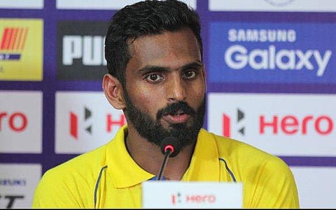 'വിമര്‍ശിക്കൂ, എന്താണ് മോശമെന്ന് പറയൂ,അല്ലാതെ തള്ളയ്ക്കും തന്തയ്ക്കും വിളിക്കുകയല്ല വേണ്ടത്‌'; ആരാധകര്‍ അതിരുവിടുന്നുവെന്ന് സി കെ വിനീത്