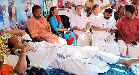 എ എന്‍ രാധാകൃഷ്ണനെ അറസ്റ്റ് ചെയ്തു നീക്കി, സി കെ പത്മനാഭന്‍ നിരാഹാരത്തിന് 