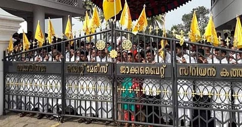 ഭാവിയില്‍ കോടതിയുടെ നിഷ്പക്ഷത ചോദ്യം ചെയ്യപ്പെടരുത്; പിറവം പള്ളിക്കേസ് വാദം കേള്‍ക്കുന്നതില്‍ നിന്ന് ജഡ്ജിമാര്‍ പിന്‍മാറി