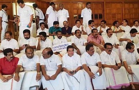 ഇതു വര്‍ഗീയ മതില്‍; ജനങ്ങള്‍ പൊളിച്ചുമാറ്റുമെന്ന് പ്രതിപക്ഷം; സഭയില്‍ ബഹളം