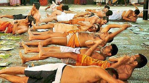 ബ്രാഹ്മണന്‍ കഴിച്ച ഇലയില്‍ ഇനി കിടന്ന് ഉരുളേണ്ട; 'മഡേ സ്‌നാന' നിര്‍ത്തലാക്കി