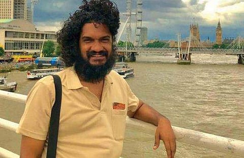 '2000 രൂപയുടെ മുള്ളുവേലി കെട്ടി നിങ്ങള്‍ പുറത്ത് നിര്‍ത്താന്‍ ആഗ്രഹിക്കുന്ന അലമ്പന്‍കാണികളുടെ കൂടെ ഞാനുമുണ്ട് സര്‍'