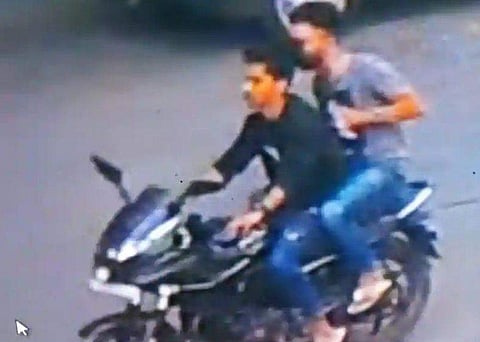 മൊബൈല്‍ ഫോണ്‍ മോഷ്ടിച്ച് മുങ്ങി; വിവാഹാഘോഷങ്ങള്‍ക്കിടെ കല്യാണച്ചെറുക്കനെ പൊലീസ് പൊക്കി 