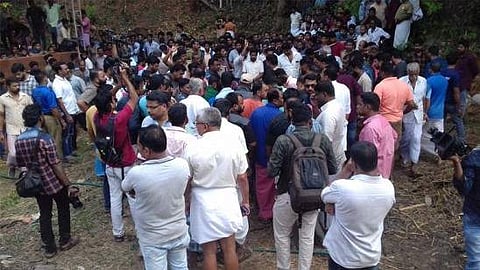 നിര്‍ത്തിയിട്ട ഓട്ടോയില്‍ രണ്ട് യുവാക്കളുടെ മൃതദേഹം ; മരണകാരണം മയക്കുമരുന്നിന്റെ അമിത ഉപയോഗം ?