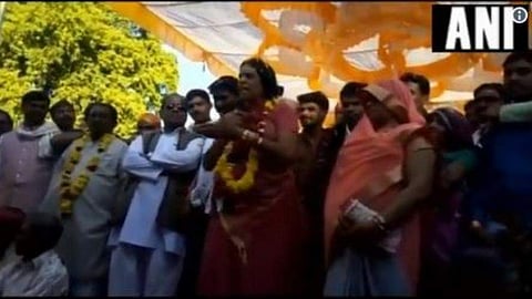 പൊതുജനമധ്യത്തില്‍ ജില്ലാ കളക്ടറെ ഭീഷണിപ്പെടുത്തി കോണ്‍ഗ്രസ് എംഎല്‍എ ; മണിക്കൂറുകള്‍ക്കകം കളക്ടര്‍ക്ക് സ്ഥാനചലനം ( വീഡിയോ )