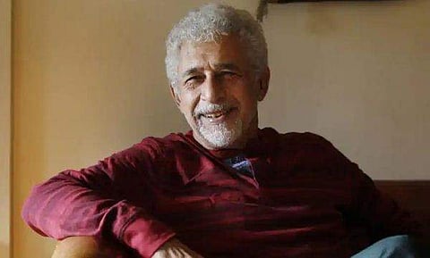 നസറുദ്ദീന്‍ ഷായ്ക്ക് പാക്കിസ്ഥാനിലേക്ക് ടിക്കറ്റ് ബുക്ക് ചെയ്ത് ഹൈന്ദവ സംഘടന; പാക്ക് ടിക്കറ്റ് കിട്ടിയത് പൊലീസുകാരനേക്കാള്‍ പ്രാധാന്യം പശുവിനുണ്ടെന്ന പരാമര്‍ശത്തിന് 