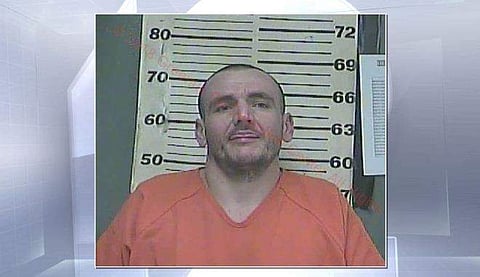 പൊലീസിനെ പറ്റിച്ച് ജയില്‍ ചാടി; റോഡില്‍ എത്തി ലിഫ്റ്റ് ചോദിച്ചത് പൊലീസുകാരനോട്, ശേഷം ജയിലില്‍