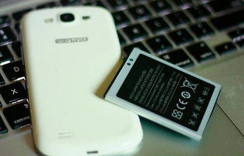 കനം കുറഞ്ഞതും ചാര്‍ജ് കൂടുതല്‍ നില്‍ക്കുന്നതുമായ മൊബൈല്‍ ഫോണും ലാപ്പ് ടോപ്പും വരുന്നു; ലിഥിയം ബാറ്ററിയില്‍ പുതിയ കണ്ടുപിടുത്തം