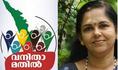 ദീപമെന്നത് ഇരുട്ടിലേക്ക് നയിക്കുന്ന പ്രതീകമാകുന്ന കാലത്ത് , മതില്‍ അതിനെ ചെറുക്കാനുള്ള വലിയ കോട്ട തന്നെയാണ്‌ ; ശാരദക്കുട്ടി