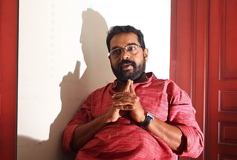 'സാഹിത്യം മലയാളിയുടെ മൂല്യബോധം തിരിച്ചുകൊണ്ടുവരും...': കെ.വി. മോഹന്‍ കുമാര്‍ പറയുന്നു