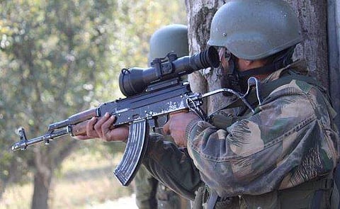 പുല്‍വാമയില്‍ ഏറ്റുമുട്ടല്‍; നാല് തീവ്രവാദികളെ സൈന്യം വധിച്ചു, 16  നാട്ടുകാര്‍ക്ക് പരിക്ക്