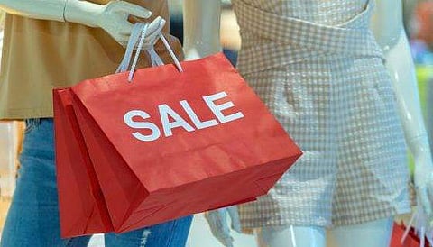 ലാപ് ടോപ്പിനും മൊബൈലിനും വമ്പന്‍ വിലക്കുറവ്;  വര്‍ഷാവസാന വില്‍പ്പന റെക്കോര്‍ഡിലേക്ക്