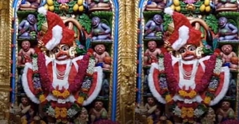സാന്താക്ലോസ് വേഷത്തില്‍ ഹനുമാന്‍: ദൈവത്തിന്റെ തണുപ്പകറ്റാനെന്ന് വാദം: അടുത്ത വിവാദം ആരംഭിച്ചു
