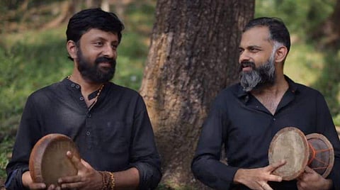 'ഋതുമതിയെ ആചാരമതിലിനാല്‍ തടഞ്ഞിടും ആര്യവേദസ്സല്ലിതയ്യന്‍': യുവതീപ്രവേശനത്തെ അനുകൂലിക്കുന്ന ഗാനവുമായി ബിജിബാലും ഹരിനാരായണനും