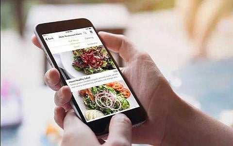 ഓണ്‍ലൈന്‍ ഭക്ഷണസൈറ്റുകളുടെ ബഹിഷ്‌കരണം ഹോട്ടലുകള്‍ താല്‍കാലികമായി നിര്‍ത്തിവെച്ചു: ചര്‍ച്ചയ്ക്ക് ശേഷം തീരുമാനമെടുക്കും
