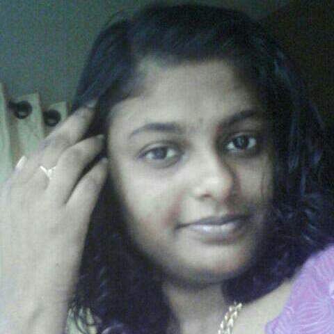 കാറ്റില്‍ പാറുന്ന മുടിയിഴകള്‍