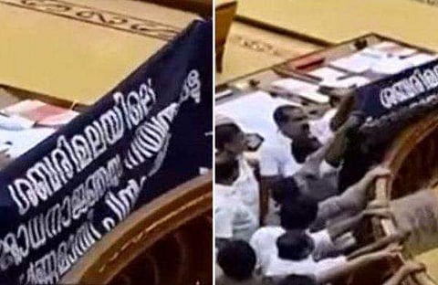 ശബരിമല : നിയമസഭയില്‍ പ്രതിപക്ഷ ബഹളം ; സഭ ഇന്നത്തേക്ക് പിരിഞ്ഞു