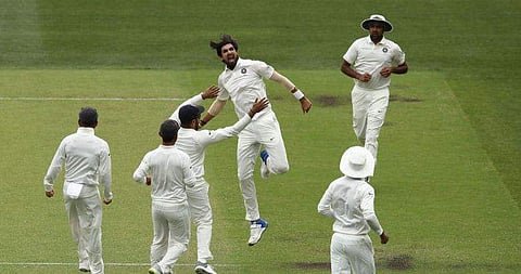 വിയര്‍ത്തൊലിച്ച് ഓസ്‌ട്രേലിയ, ഇന്ത്യയ്ക്ക് ഹെഡിന്റെ തലവേദന; രണ്ടാം ദിനം കളി നിര്‍ത്തുമ്പോള്‍ 59 റണ്‍സ് ലീഡോടെ സന്ദര്‍ശകര്‍