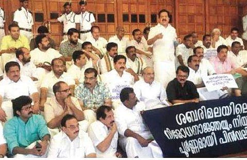 സഭാ കവാടത്തിലെ യുഡിഎഫ് എംഎല്‍എമാരുടെ സമരം തുടരാന്‍ തീരുമാനം